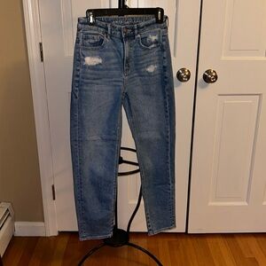American eagle mid-rise jeans. very good condition, hardly worn.